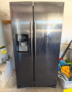 Refrigerator w/ Ice Maker – Works Great – Ready for Pickup