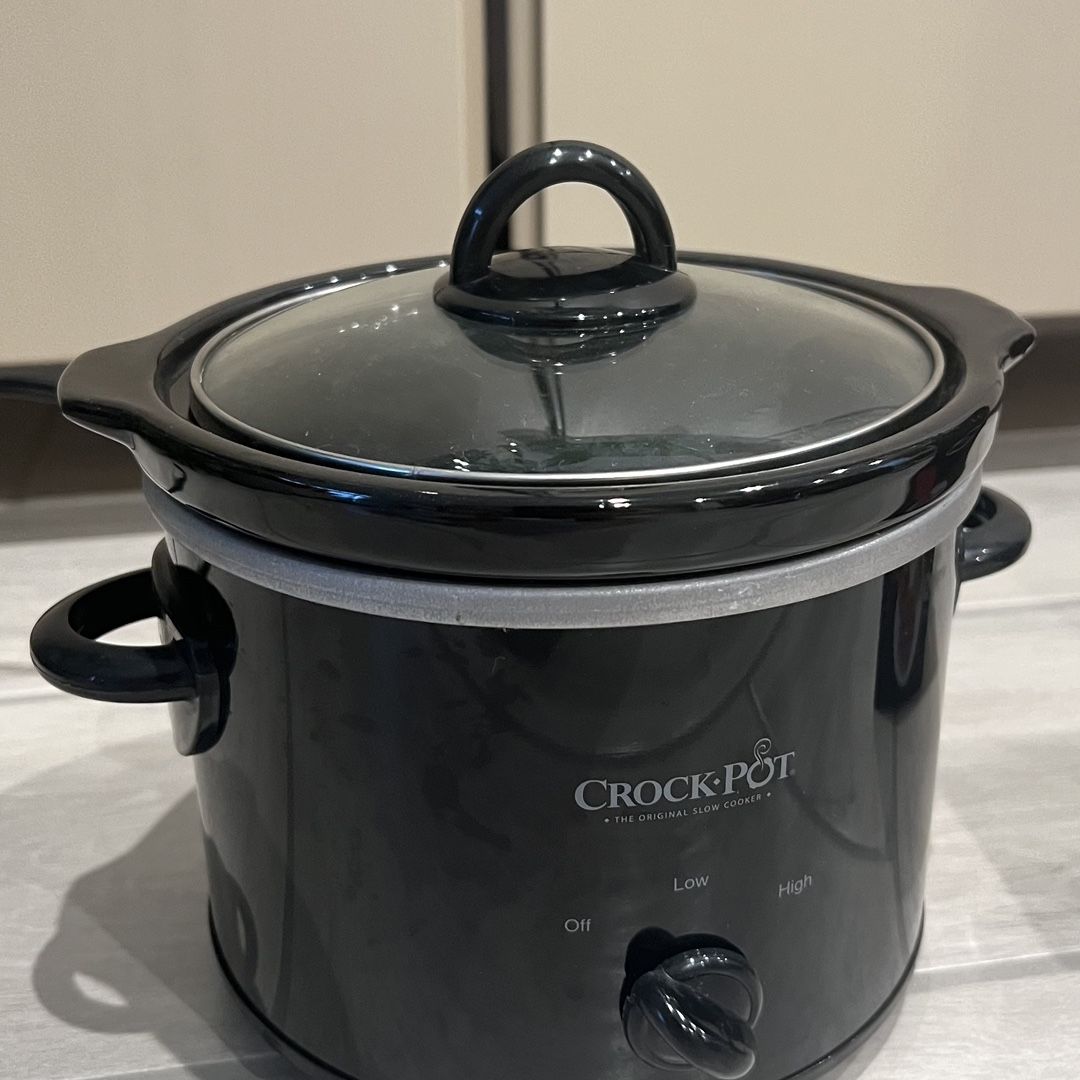 Crock-Pot Small 2 Quart Round Manual Slow Cooker, Black (SCR200-B) for Sale  in Deerfield Beach, FL - OfferUp