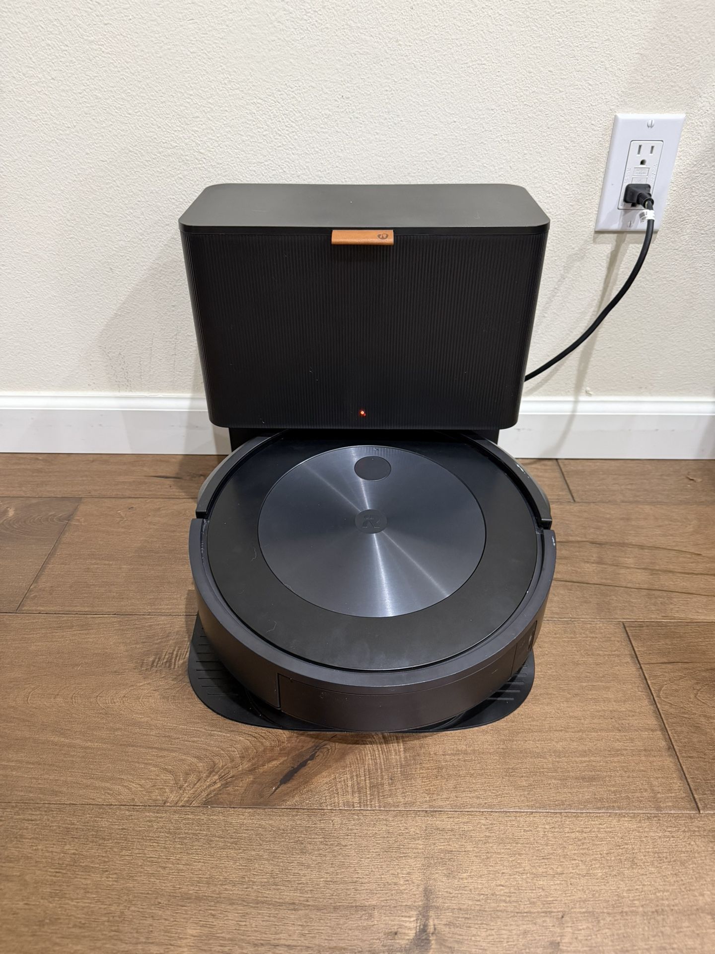 iRobot Roomba J7+ with Self Emptying Docking Station