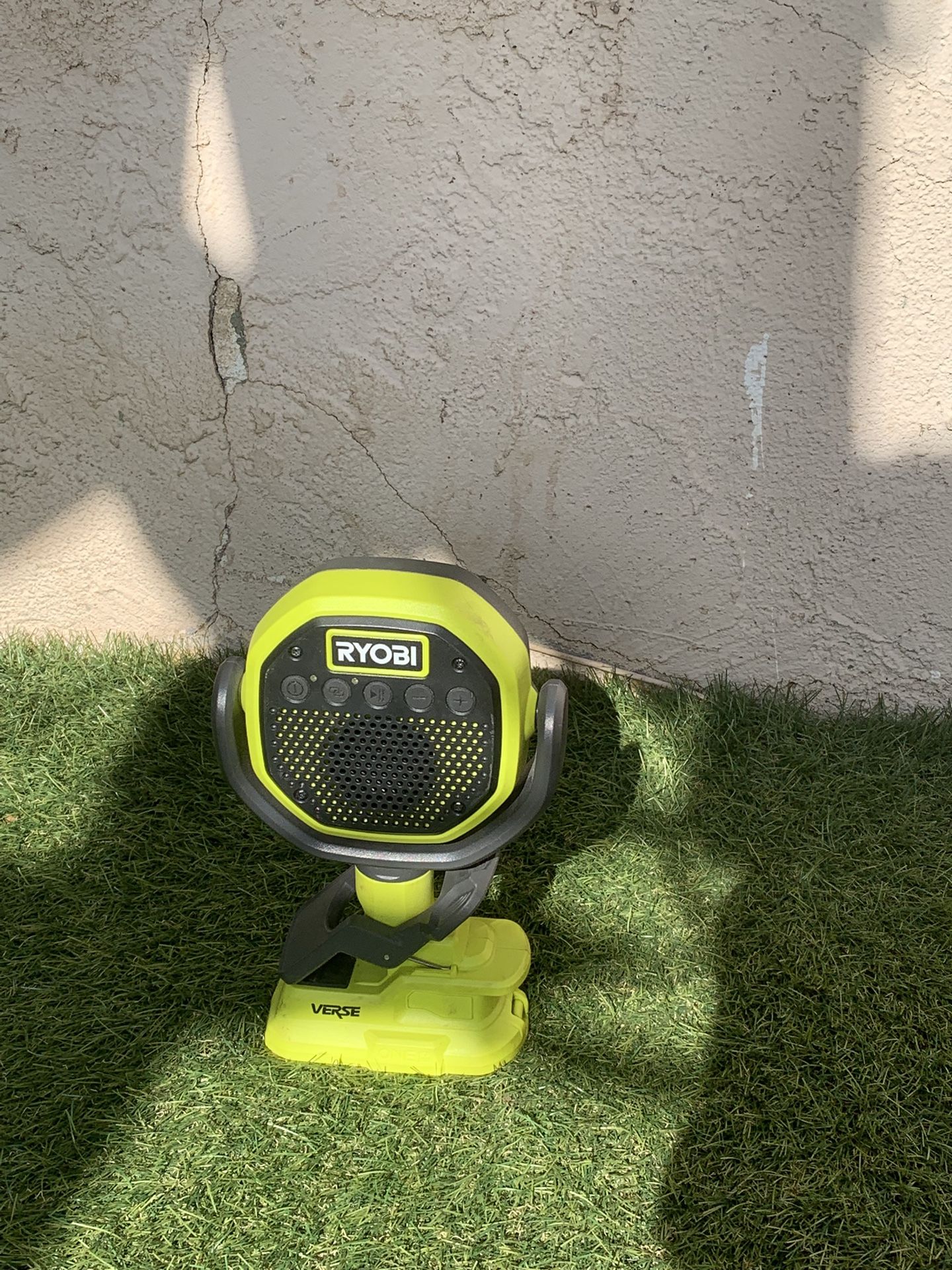Ryobi 18v VERSE clamp Speaker