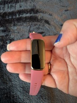 Fitbit Luxe Fitness & Wellness Tracker - Pink & Gold
