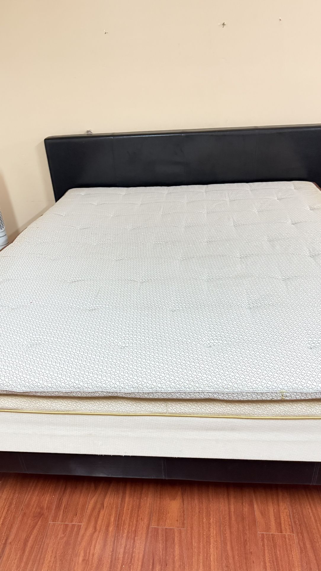 Moving Out Sale : King Size Bed Frame & Mattress 