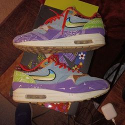 Nike Far Out Size 10