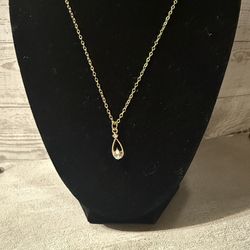 Pearl Gold Tone Necklace 
