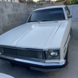 1977 305 V8 CHEVY CONCOURS