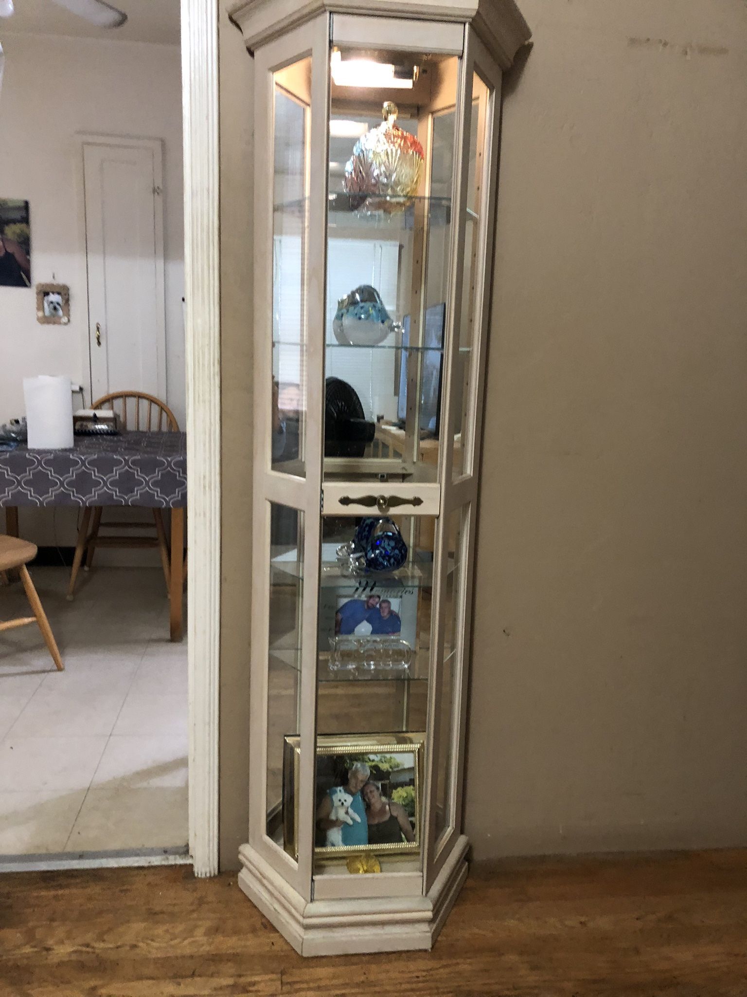 Nice Curio And Display Cabinet Asking $125 See Description For Details And Measurements Land Park Area Accepting Zelle Cash App Or Cash 