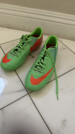 kids soccer shoes