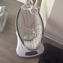 4moms mamaRoo Multi-Motion Baby Swing 