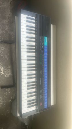 Casio CT-615 Electronic Keyboard (DOES NOT TURN ON)