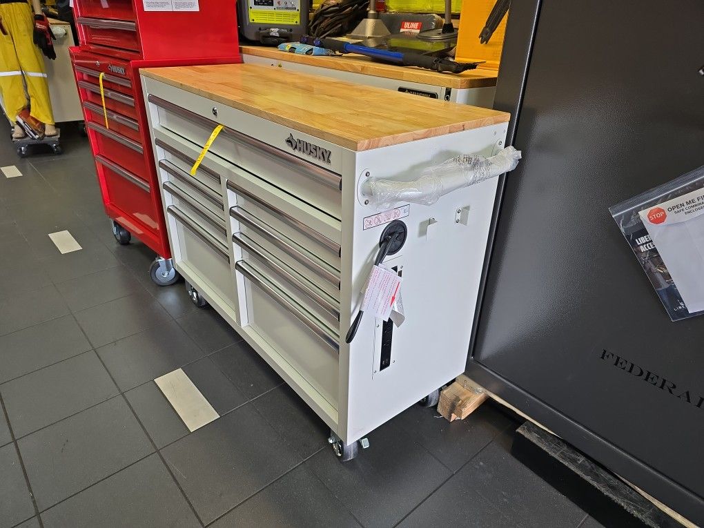 Husky 46in WHITE 9-soft Closing Drawers, Power Bar, Mobile Toolbox, New, Financing Available 