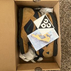 Nike ACG hiking boots