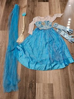 Elsa Halloween costume used size 4-5 t