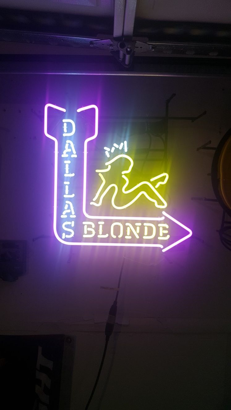 Dallas Blonde Beer Neon light