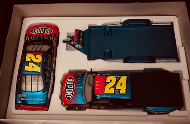 Jeff Gordon #24 DuPont NASCAR Diecast Car & Hauler Set