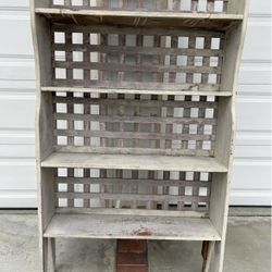 antique lattice scallop shelf 