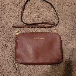 Michael Kors crossbody bag in the shade plum