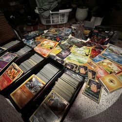 Pokémon Cards Around 1,000 Cards 