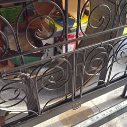 ****FREE!!!Queen Bed Frame**** 