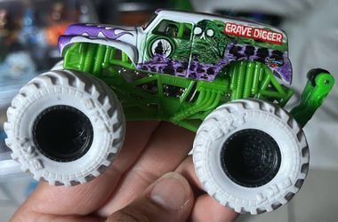 Spin Master Monster Jam White Grave Digger Inverse Series 1:64 Scale (Pre-Owned)