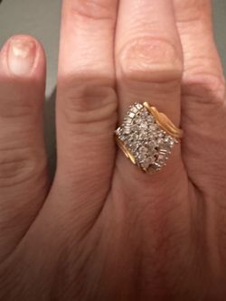 VINTAGE 14k solid  yellow and white gold natural diamond cluster ring VINTAGE