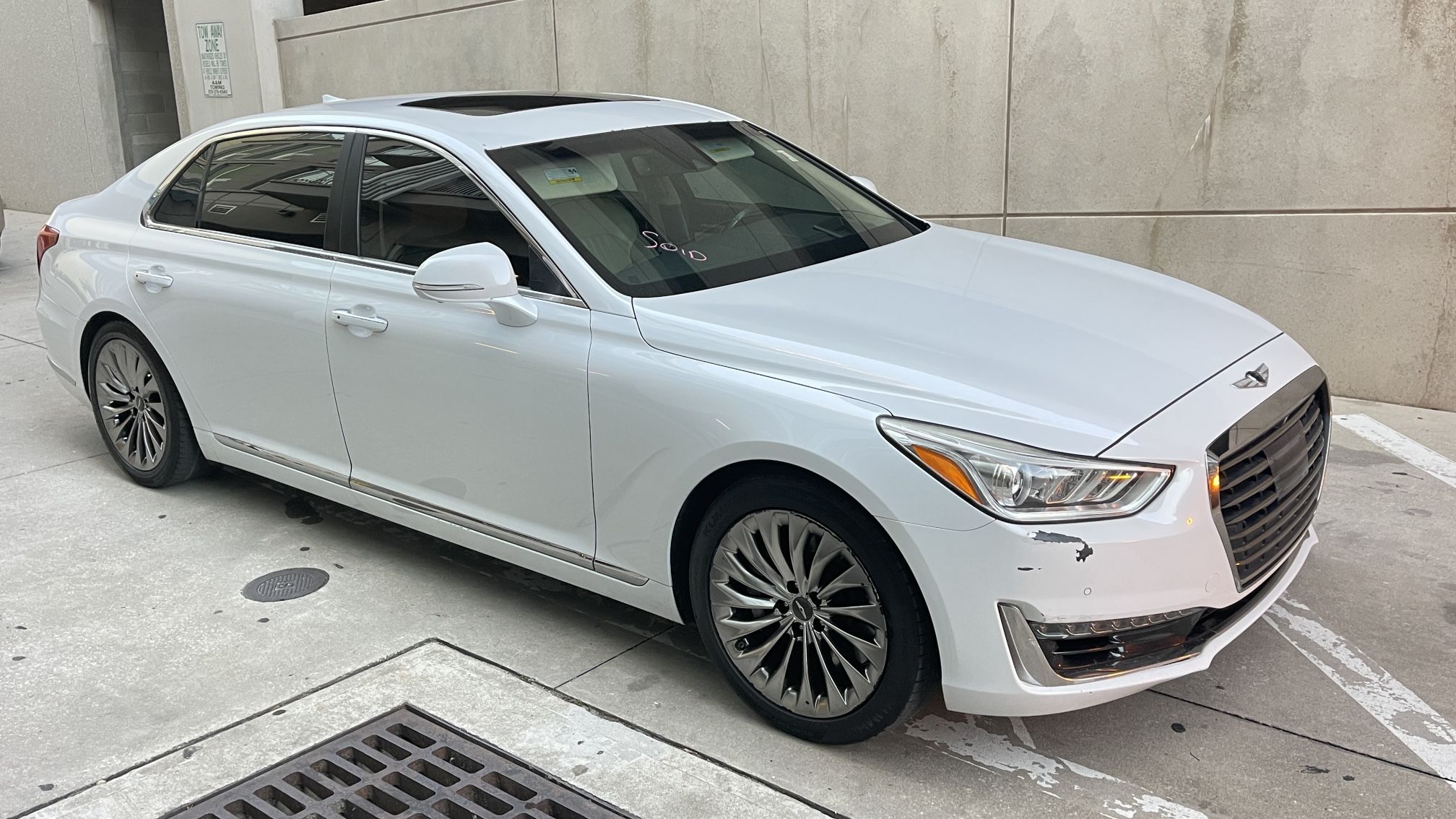 2017 Genesis G90