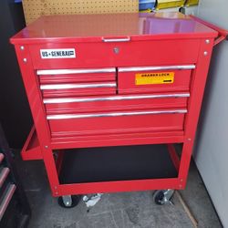 US General Tool Box Mobile 5 Drawers With Key. Never Use New Condition. I Can Deliver For Extra.