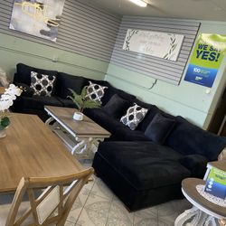 Comfortable Black Sectional With Soft Fabric 