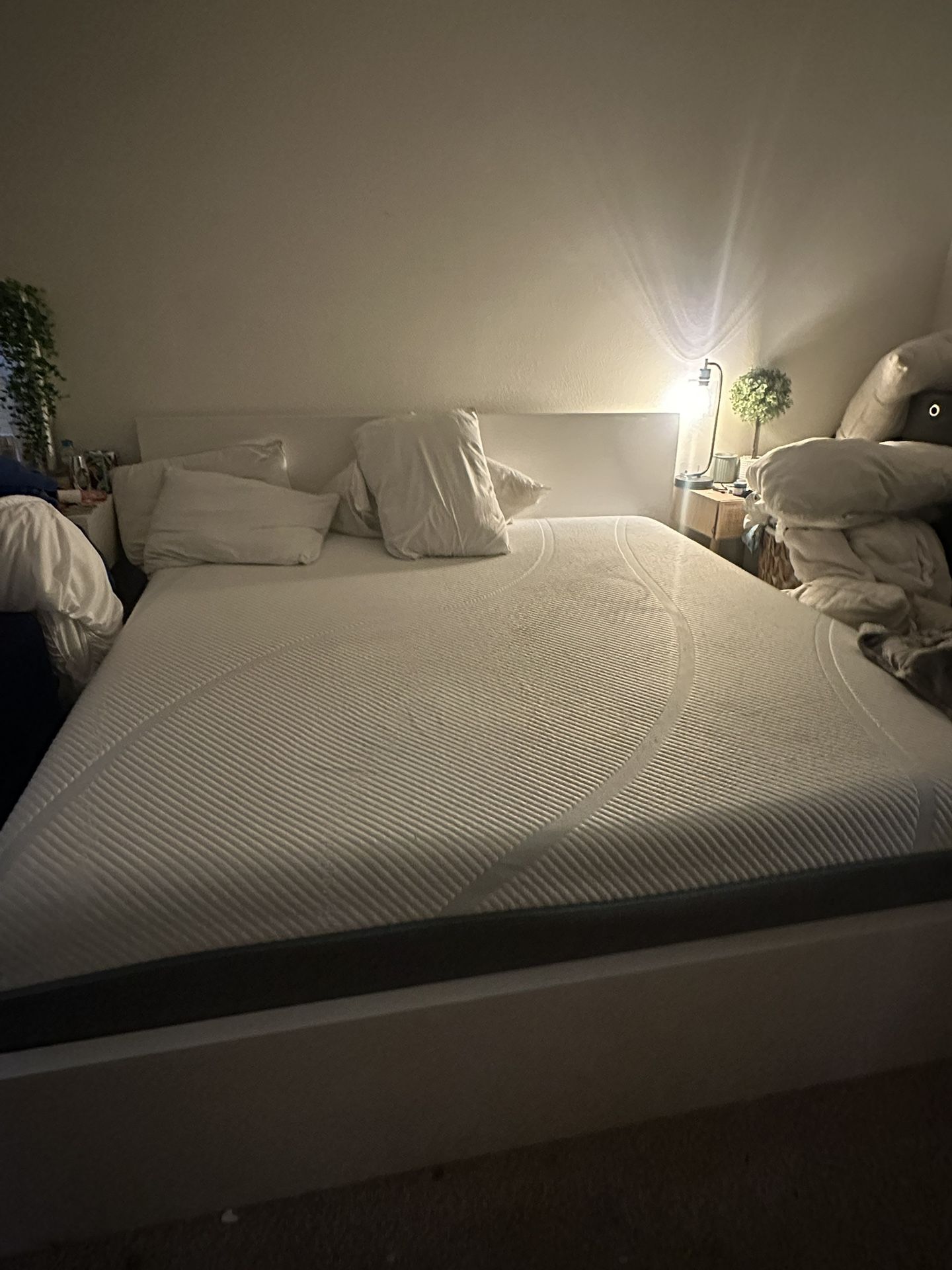 King Tempur-Pedic Mattress w Bed frame