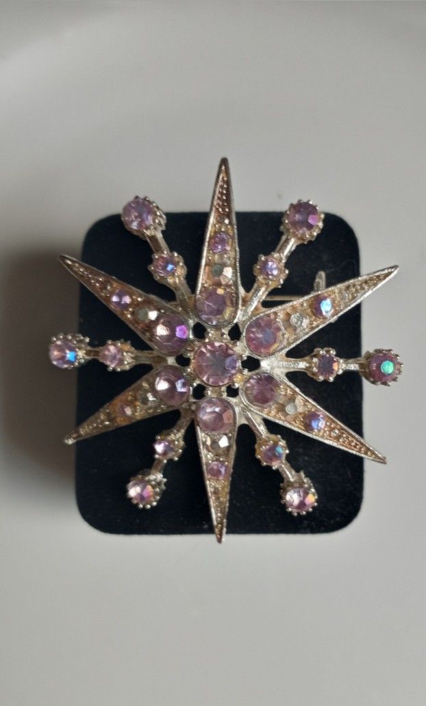 Vintage Star Beaming Brooch 