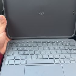 Logitech Combo Touch Keyboard Case (iPad Air 11)