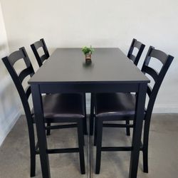 Table 4 Chairs Set - Excellent Condition