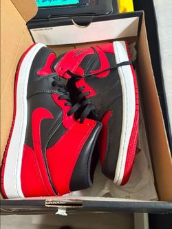 Nike Air Jordan 1 Mid Alternate  Mens Sz 11 Black Red White