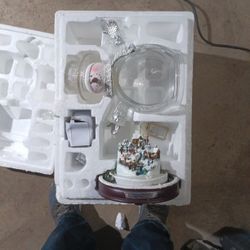  Thomas Kinkade "White Christmas" Masterpiece Edition Crystal 