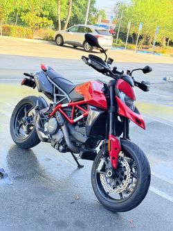 Ducati hypermotard 2023