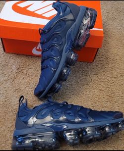 Men Nike vapormax plus message me your size