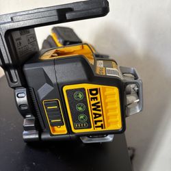 DEWALT Laser Level 360 Self Leveling, 3 Way Green Laser Leveler Tool 12V MAX with 2.0Ah Battery, Charger