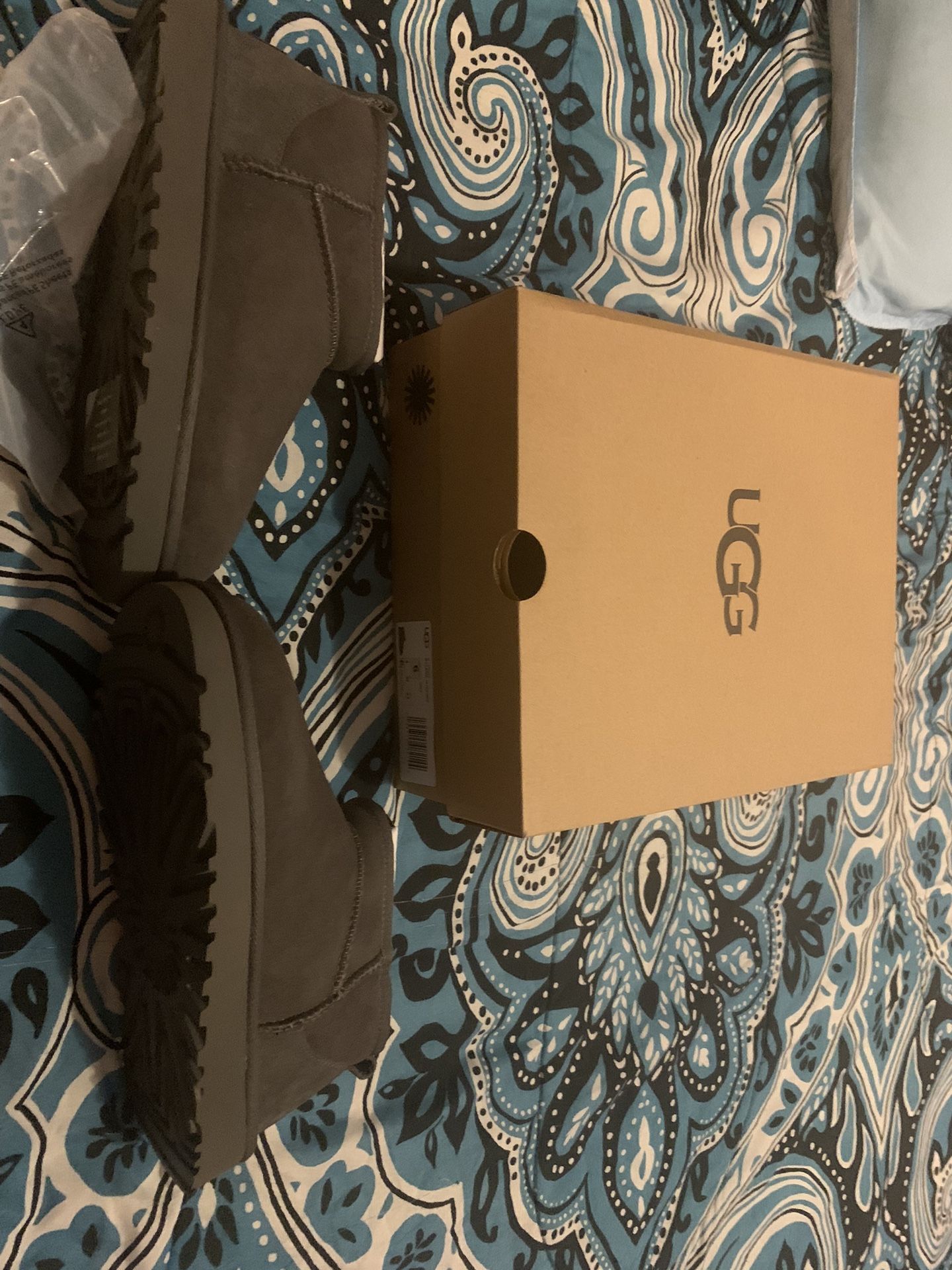 UGG Grey Mid Boot Size 6