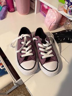 New purple converse low chucks 11c