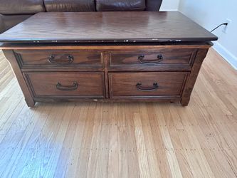 Lift top coffee table