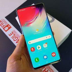 Samsung Galaxy S10, Factory Unlocked,  Excellent Condition.  Like New 