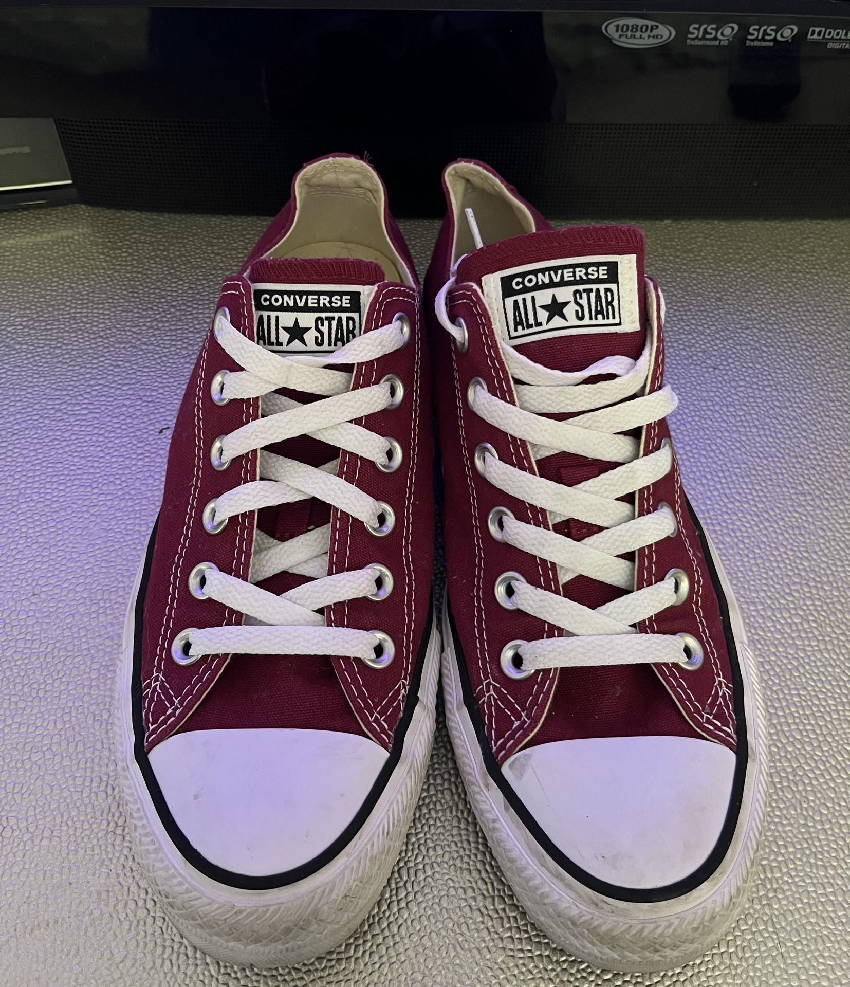 Converse/ Sneakers.