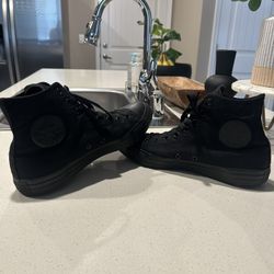 Converse Size 8 Men’s 