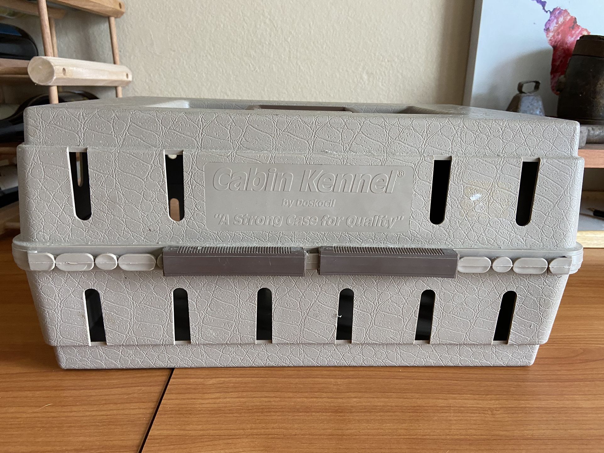 Doskocil CABIN KENNEL Small Cat Dog Birds Animal Travel Airline Crate 17x12x8