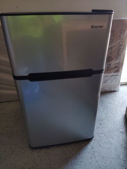 Mini fridge