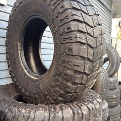 Vendo 4 Llantas Medida 37-X-13-50-R17  Muy Buena Calidad Y Muy Buenas Condiciones 