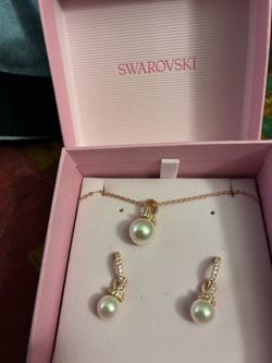 Swarovski Pearl Necklace and Earrings Set