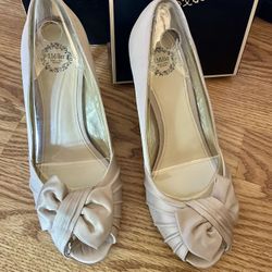 Size 8 Women’s Heels ~ Satin Champagne 
