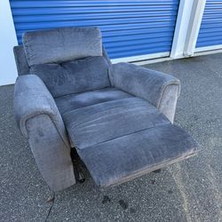 Electric Recliner with USB Port | Gray Fabric | Southern Motion Furniture