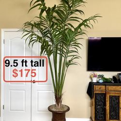 9.5” ft tall Artificial Fake Palm tree in Decorative Resin Urn Pot. Excellent condition