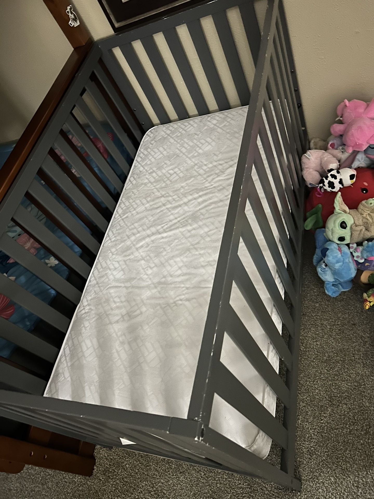 Baby Crib/ Infant Toddler Bed 
